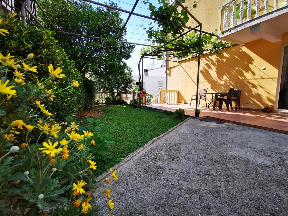 Apartments Vila Andja Sveti Stefan Bagian luar foto