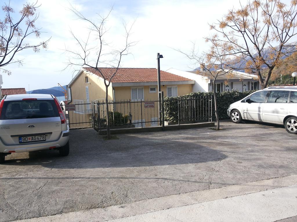 Apartments Vila Andja Sveti Stefan Bagian luar foto