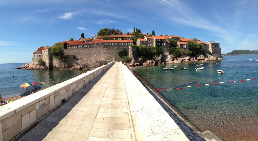 Apartments Vila Andja Sveti Stefan Bagian luar foto